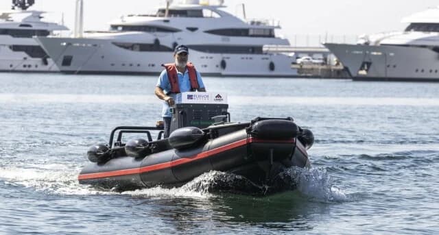 מרינה פליסבוס: סירת שירות חשמלית ראשונה במרינה יוונית