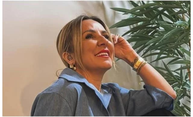 Yiota Damianou: High School Reunion with Friends in Polygyros