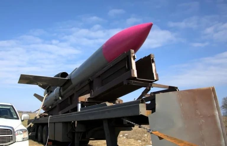 Ukraine stellt neue 'Flamingo'-Rakete mit 3.000 km Reichweite vor