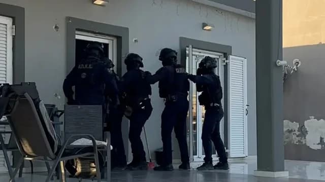Полицейская операция в Аспропиргосе: аресты за кражу электроэнергии и подделку документов