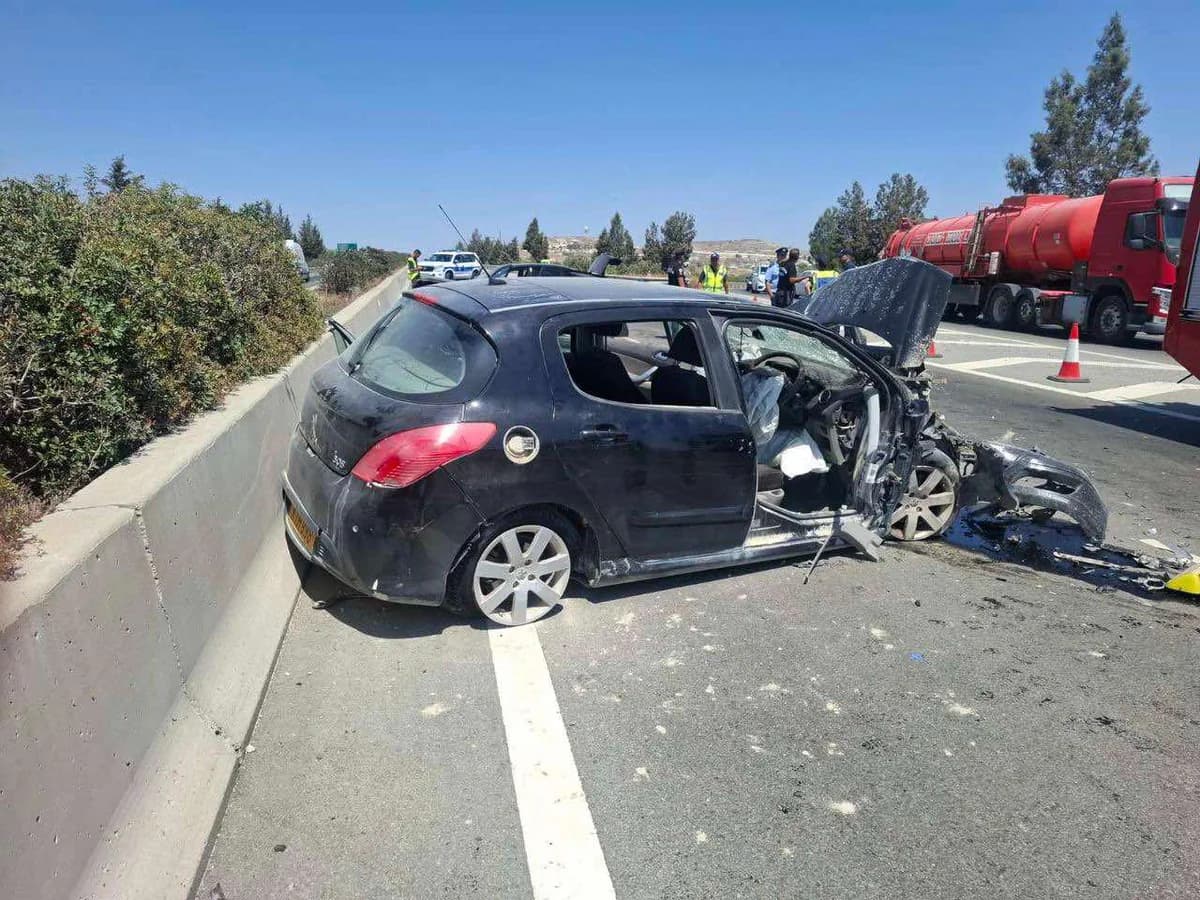 Larnaca: 80-Year-Old Trapped and Killed in Car Accident