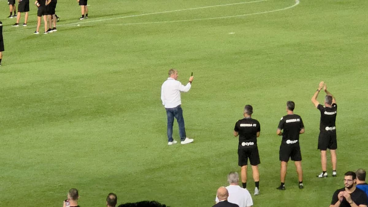 Papastavrou Celebrates on the Field After Omonia's Qualification (video)