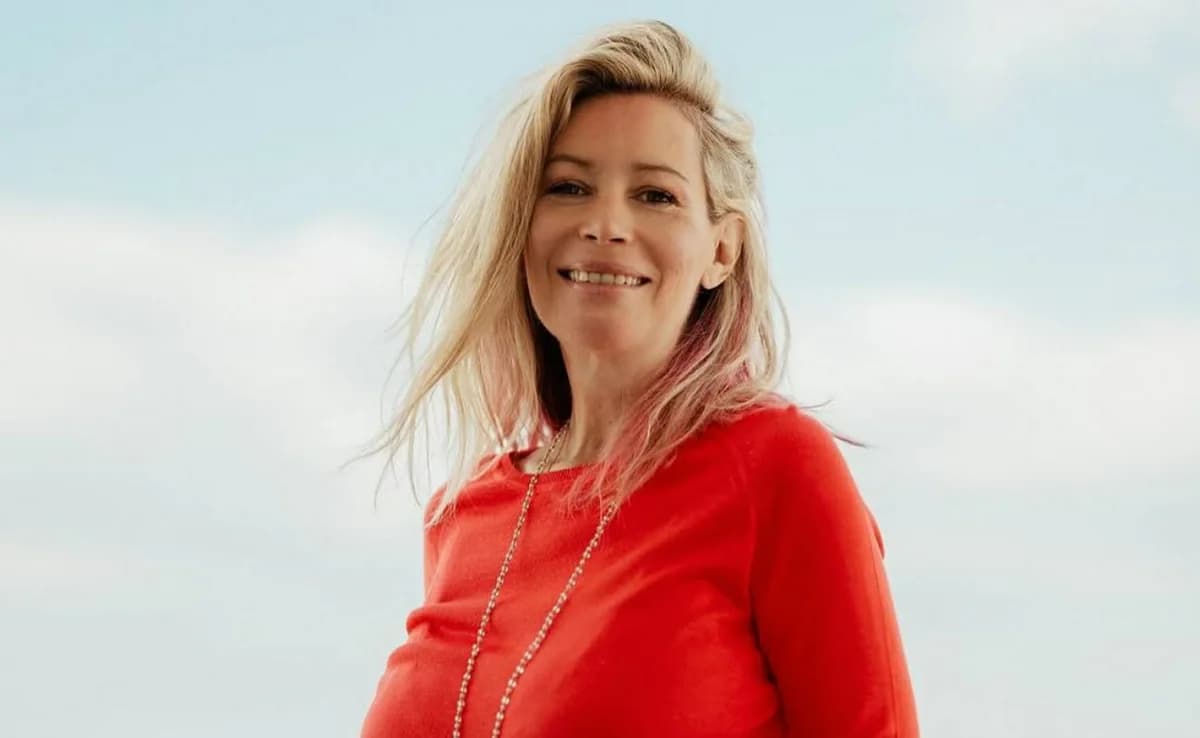 Ariel Constantinides: Tender breastfeeding moments with her daughter
