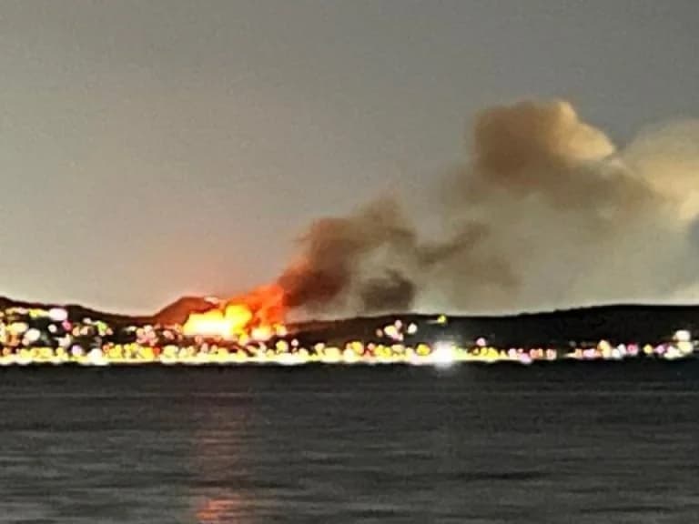 Σαλαμίνα: Σύλληψη Επικελευστή για Πυρκαγιά από Βεγγαλικά