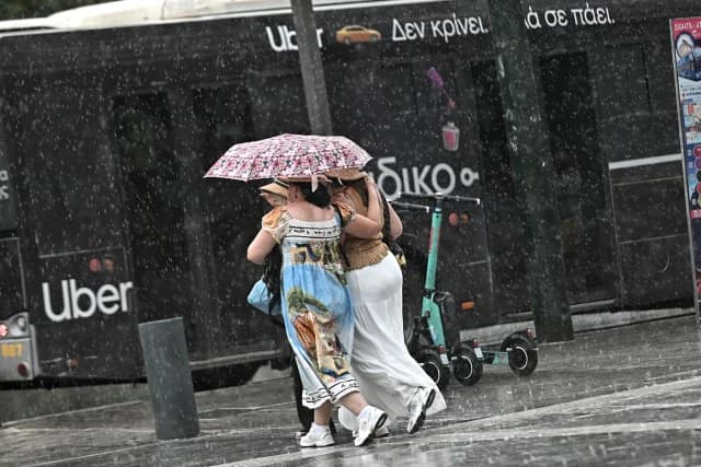 Se debilitan los vientos Meltemia, se acercan tormentas este fin de semana