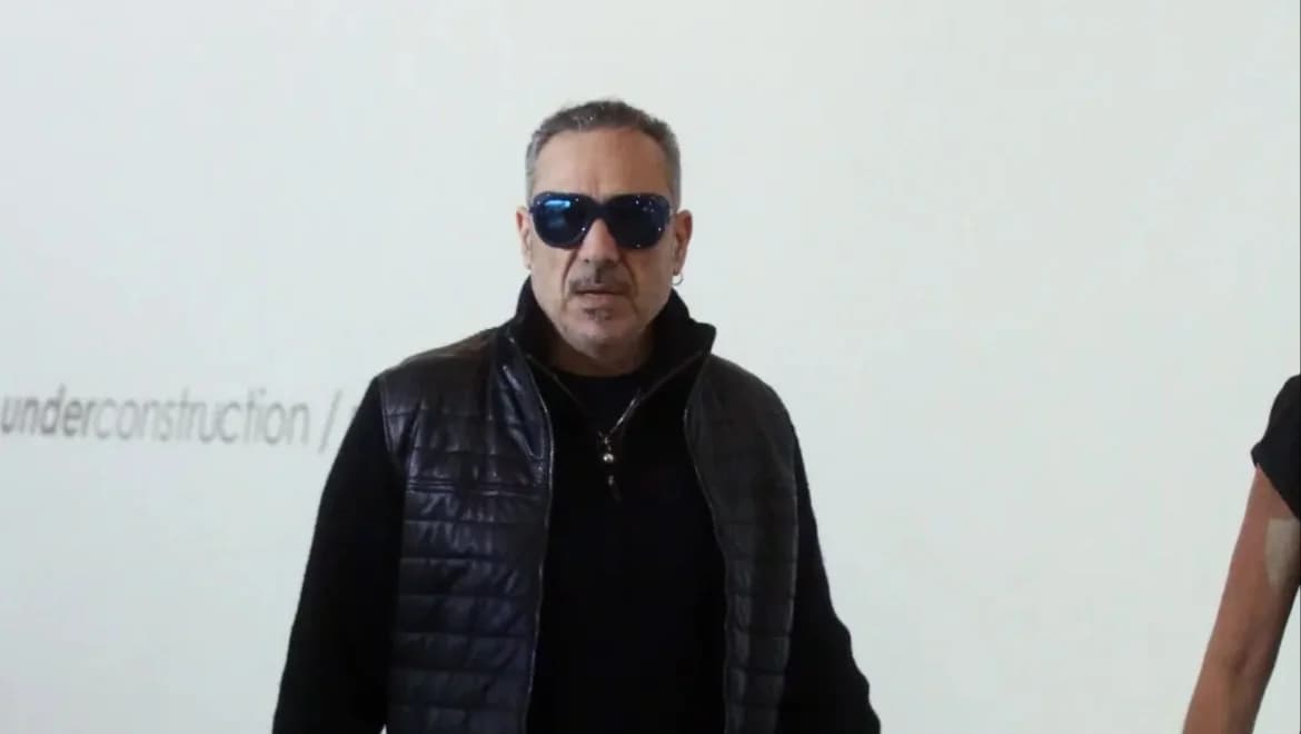 Нотис Сфакианакис: Редкое появление на публике в Варкизе