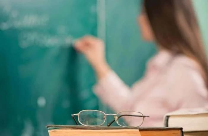 Mylonas-Savvidis Intervention zur Lücke bei Lehrerversetzungen