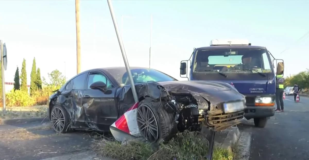 Thessaloniki: Porsche verursacht Unfall, Fahrer flüchtet