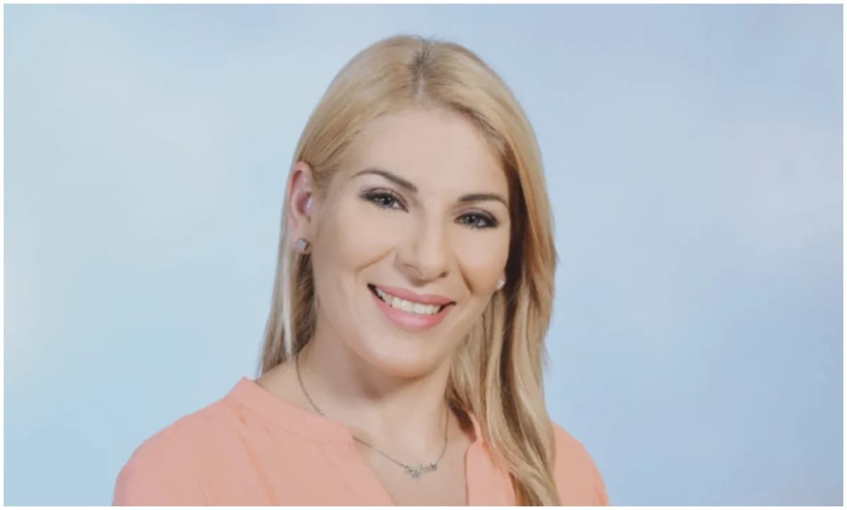 אנג'ליקי ניקיפורו מתאבלת על אובדן בן משפחה