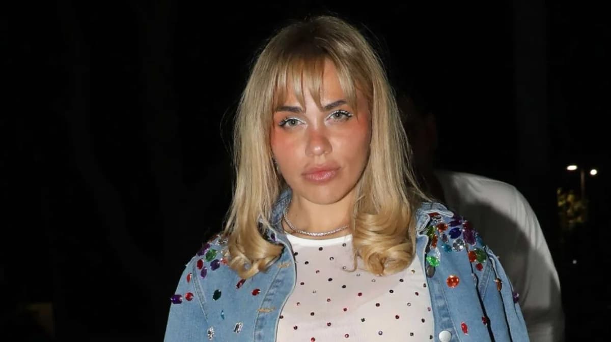 Κόνι Μεταξά: «Ένιωθα ότι εγώ ήμουν το πρόβλημα όταν χώρισαν οι γονείς μου»