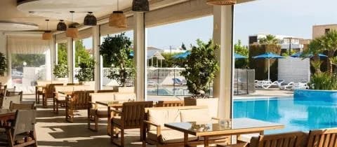 Gewerkschaften drohen mit Streik wegen ausländischer Arbeitskräfte in Hotels
