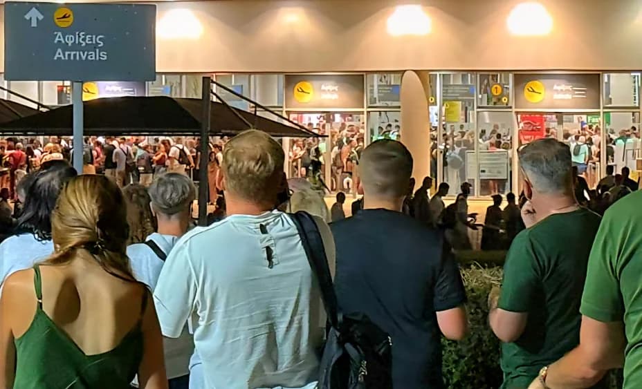 Хаос в аэропортах Кипра из-за проблем с системами контроля