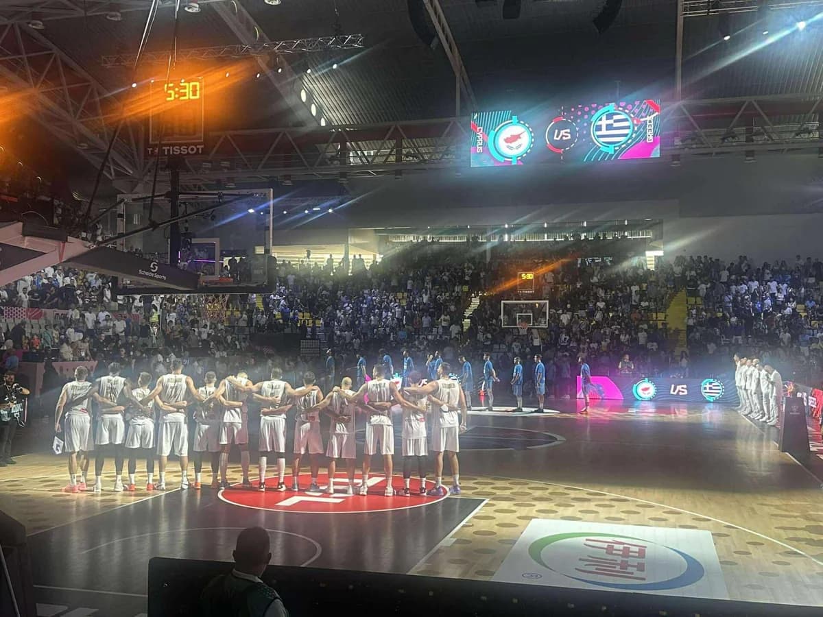 Gänsehaut und Stolz: Nationalhymne beim Basketballspiel Zypern-Griechenland