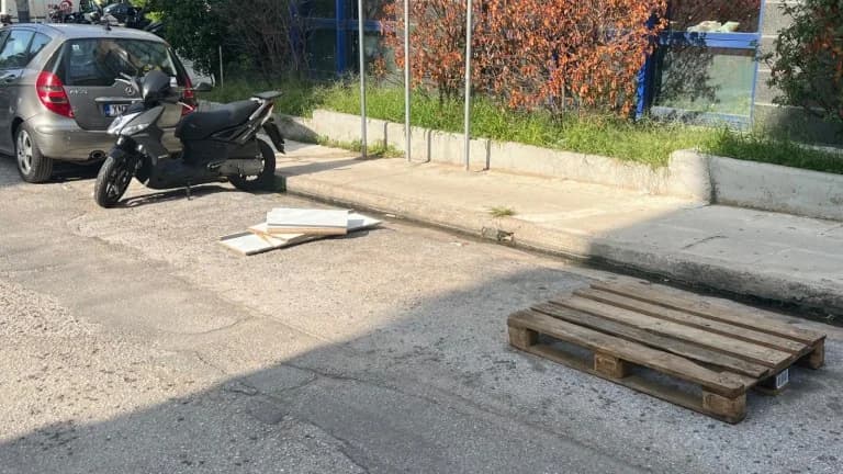 Straßenverkehrsordnung: Bußgeld für das Reservieren von Parkplätzen