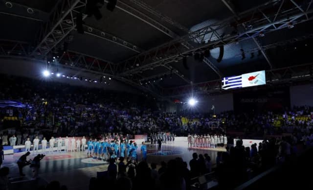 Emotivo momento en Limassol: Chipre y Grecia comparten himno nacional