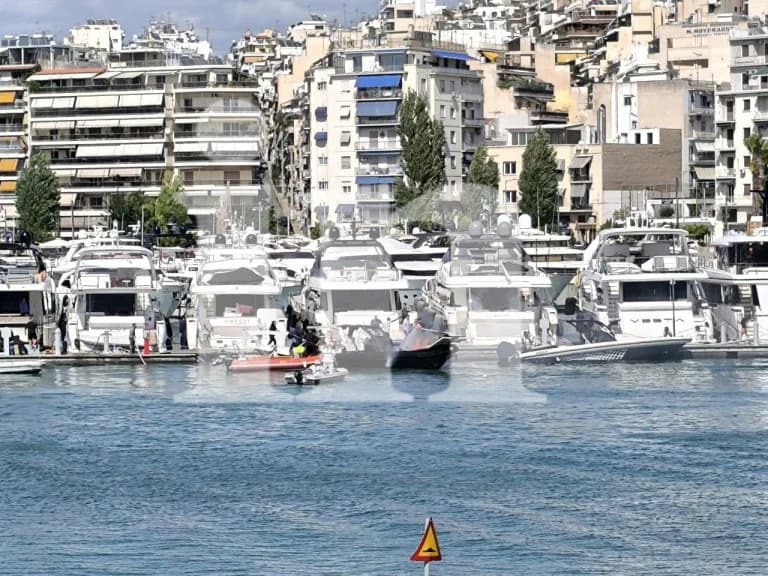 Φωτιά σε σκάφος στο Πασαλιμάνι – Άμεση επέμβαση