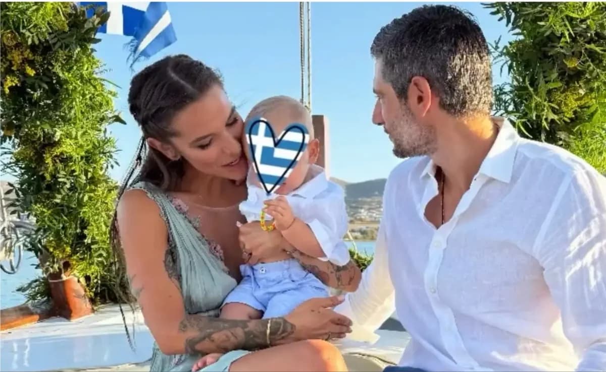 Εριέττα Κούρκουλου και Βύρων Βασιλειάδης βάφτισαν τον γιο τους Λέοντα στην Πάρο