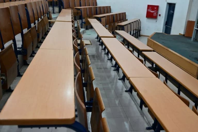 זכריאדיס: ביקורת על בתי ספר למשפטים ומחירי אנרגיה
