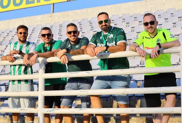 Omonia-Fans in Dasaki für das Spiel gegen Ethnikos Achnas (Fotos)