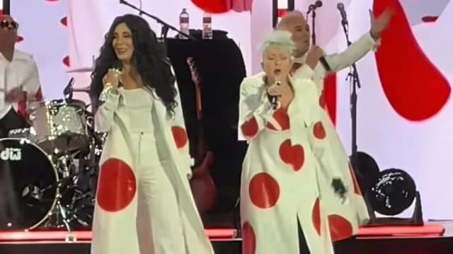 Cyndi Lauper beendet Abschiedstournee mit besonderen Gästen