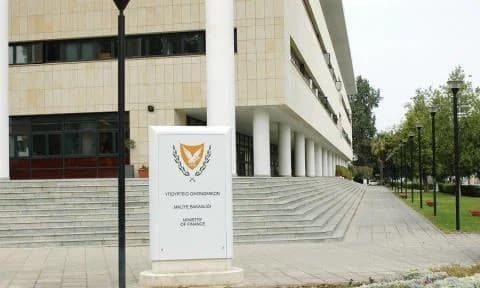 Chipre endurece los controles sobre las inversiones extranjeras