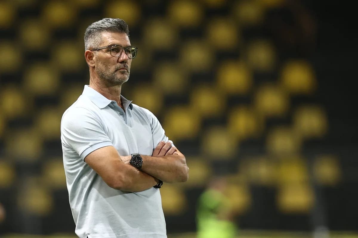 Aris: Marinos Ouzounidis' Future Uncertain, According to Alexis Savvopoulos