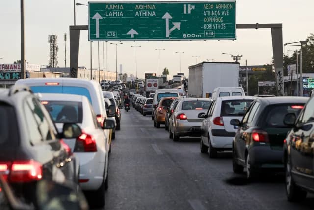 פקק תנועה בשדרות קיפיסוס עקב תאונת דרכים