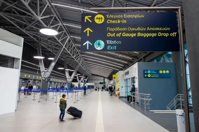 Британец арестован за нападение на турецкого пассажира на борту самолета - Вынужденная посадка в Салониках