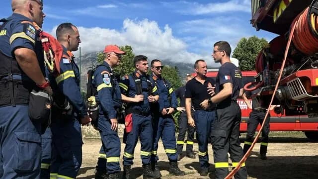 Griechische Feuerwehrleute auf Korsika zur Verstärkung der französischen Streitkräfte