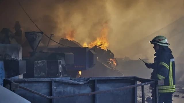 Российская атака на Украину: сотни дронов и ракет