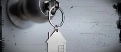 考虑增加学生租金住房补贴；十分之四的人住在家里