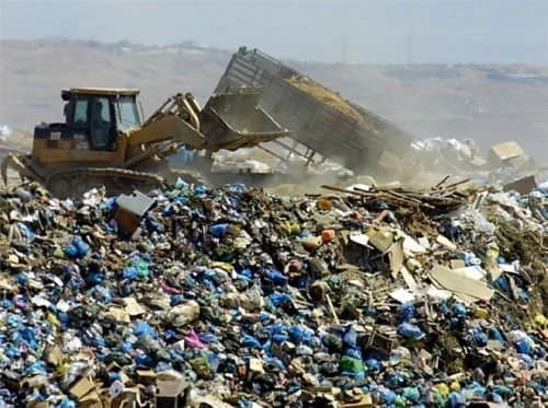 Κενά στον έλεγχο απόρριψης υλικών: Πρώην στρατόπεδο μετατρέπεται σε χώρο για μπάζα