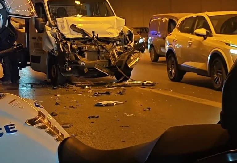 תאונת דרכים קשה בשדרות פוסידונוס: מעורבים משאית ואופנועים