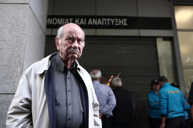 Αυξήσεις συντάξεων 2026: Στο 2,7% οι εκτιμήσεις, αύξηση έως 500 ευρώ ετησίως