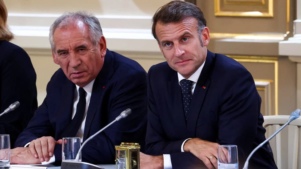 Politico: Ο Μακρόν εξετάζει άμεση αντικατάσταση Μπαϊρού αν δεν πάρει ψήφο εμπιστοσύνης