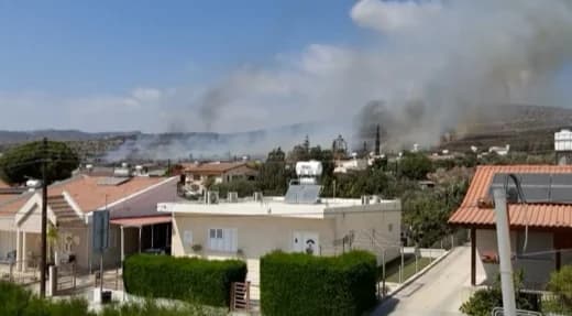 Incendio en Mouttagiaka, Limassol: Cerca de casas