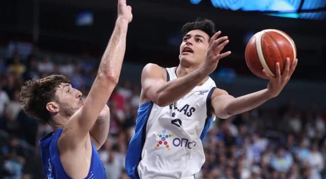 Eurobasket 2025: Impresionante canasta de Samodurov contra Israel