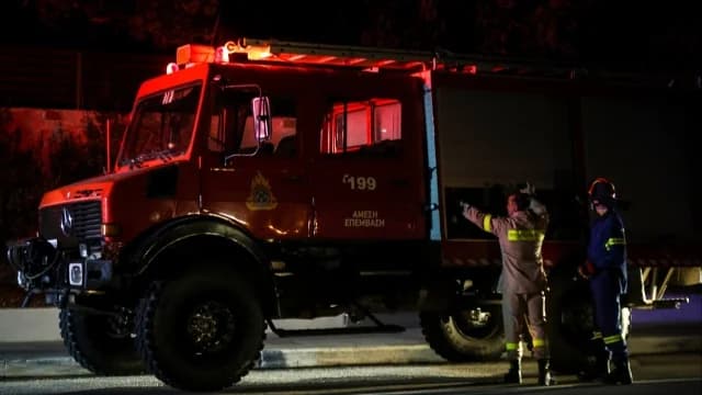 Incendio cerca del cementerio y la prisión de Larissa
