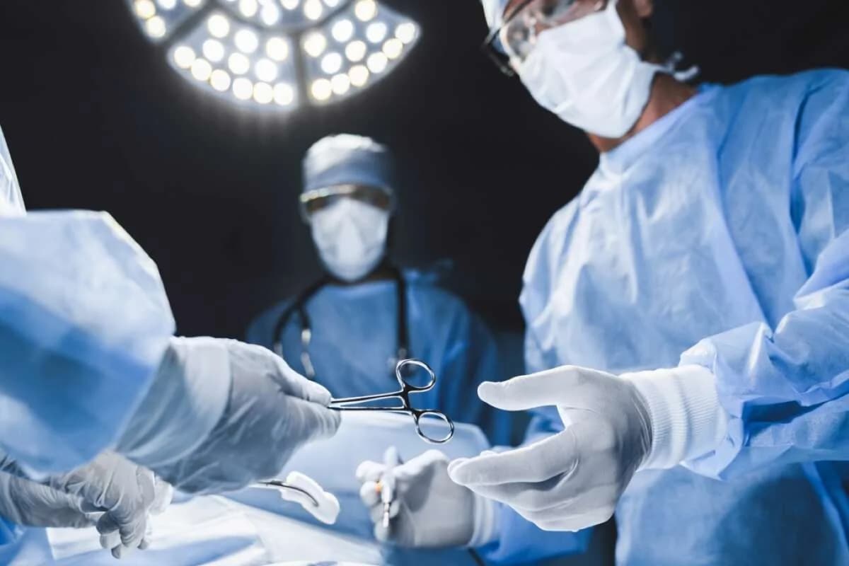 Γάλλος αναισθησιολόγος δικάζεται για δολοφονίες 12 ασθενών