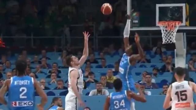 EuroBasket 2025: Kostas Antetokounmpo dominiert mit beeindruckenden Blocks