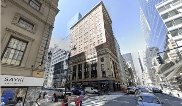 Mr. Zara vende edificio de oficinas con una pérdida del 60%