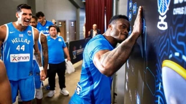 Eurobasket 2025: Thanasis Antetokounmpo Seals Greece's Spot in Semifinals - Video