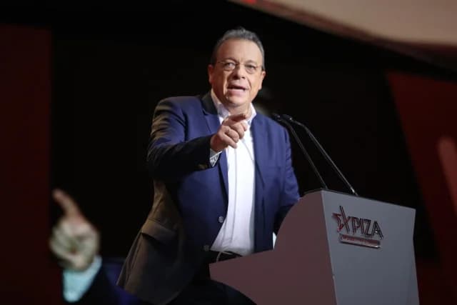 Famellos: Críticas al Gobierno y mensajes dentro de SYRIZA desde la Feria de Tesalónica