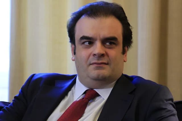 Pierrakakis Meets with Island Mayors on Tax Reform