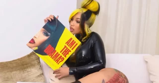 Cardi B en body revelador para la portada de su nuevo álbum