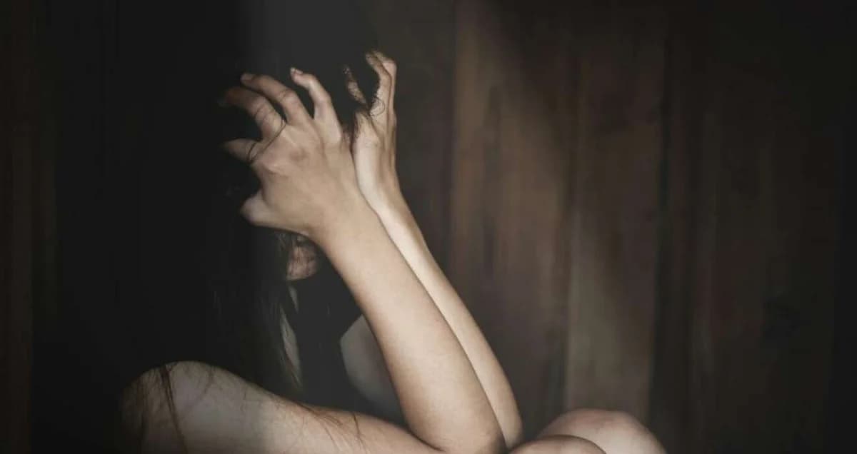 Revelaciones impactantes sobre un proxeneta de 42 años en Atenas: Obligaba a mujeres a prostituirse