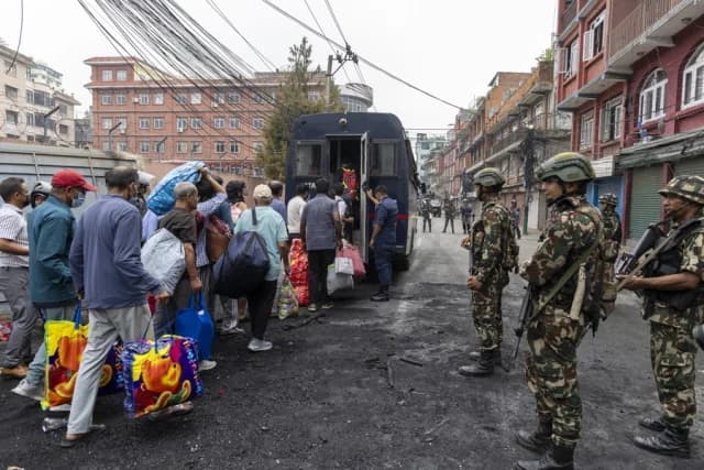Nepal: disturbios, 51 muertos y 12.500 presos prófugos