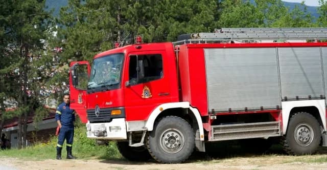 Lane Closure on Athens-Lamia Highway Due to Vehicle Fire