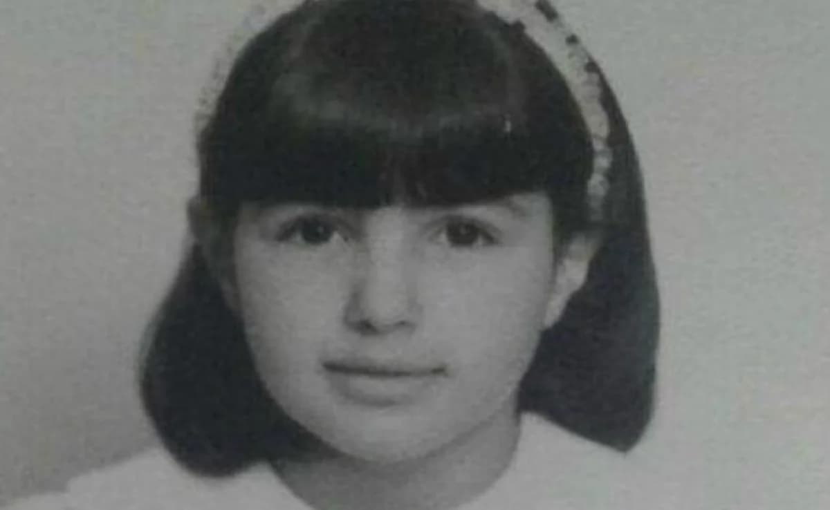 האם אתם מזהים את הזמרת בתמונת הילדות הזו?