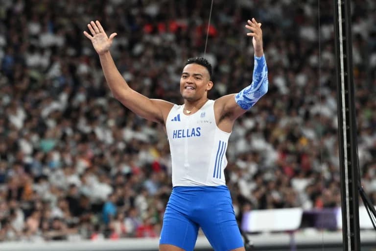 Campeonato Mundial: Karalis a la final de salto con pértiga, Rizos fuera